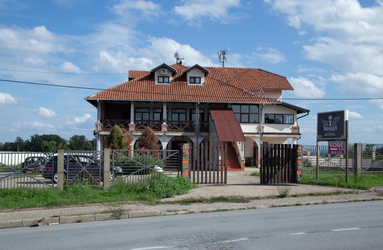 Motel Imperija Ub Ngoại thất bức ảnh
