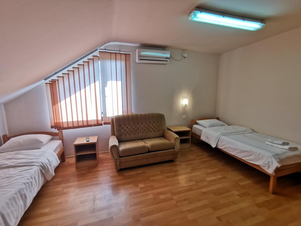 Motel Imperija Ub Ngoại thất bức ảnh