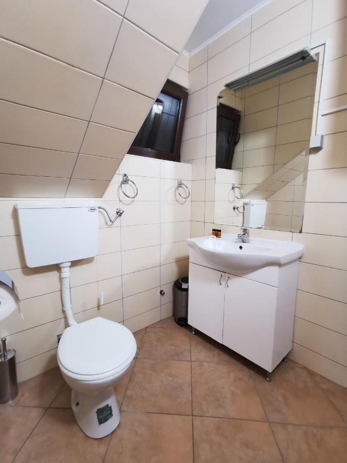 Motel Imperija Ub Ngoại thất bức ảnh