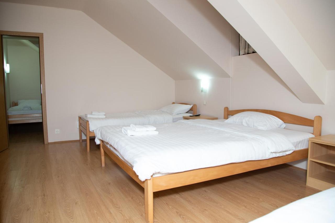 Motel Imperija Ub Ngoại thất bức ảnh