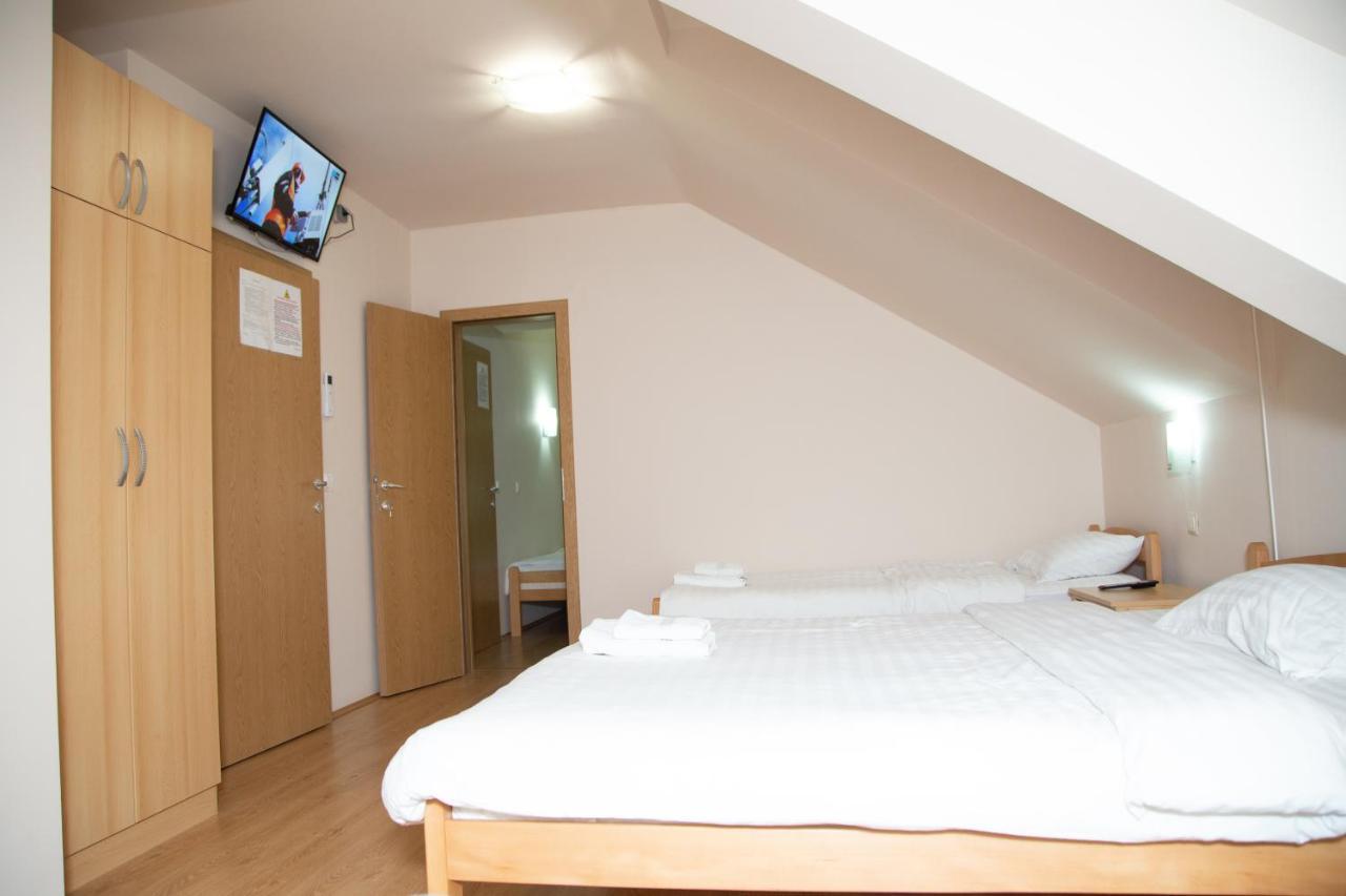 Motel Imperija Ub Ngoại thất bức ảnh
